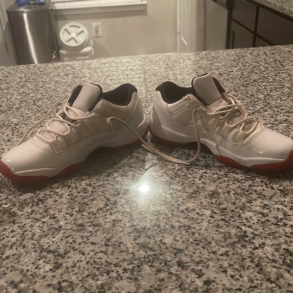 Air Jordan low top 11’s - Picture 2 of 5